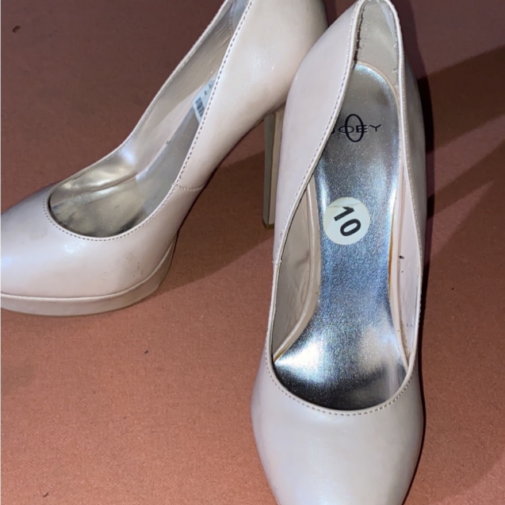 Joey champagne colored pumps